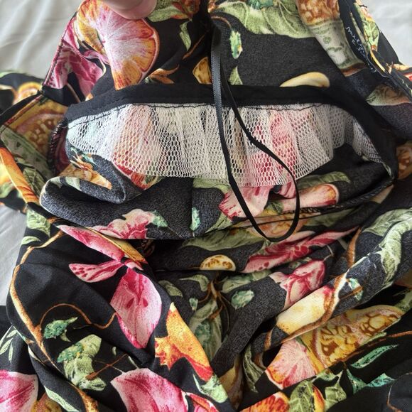 Milk & Honey Women's Blouse Black Size Small Fruit & Floral - Picture 8 of 9